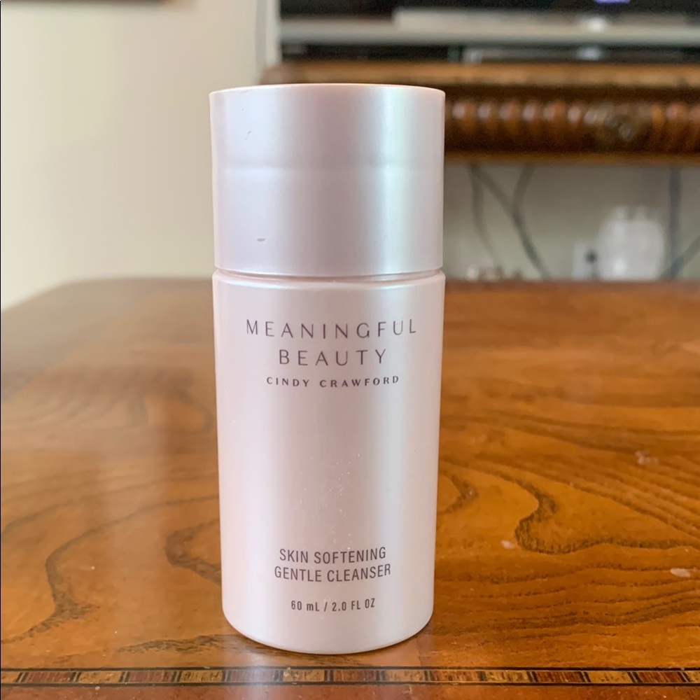 Meaningful Beauty Gentle Cleanser in Soft Pink